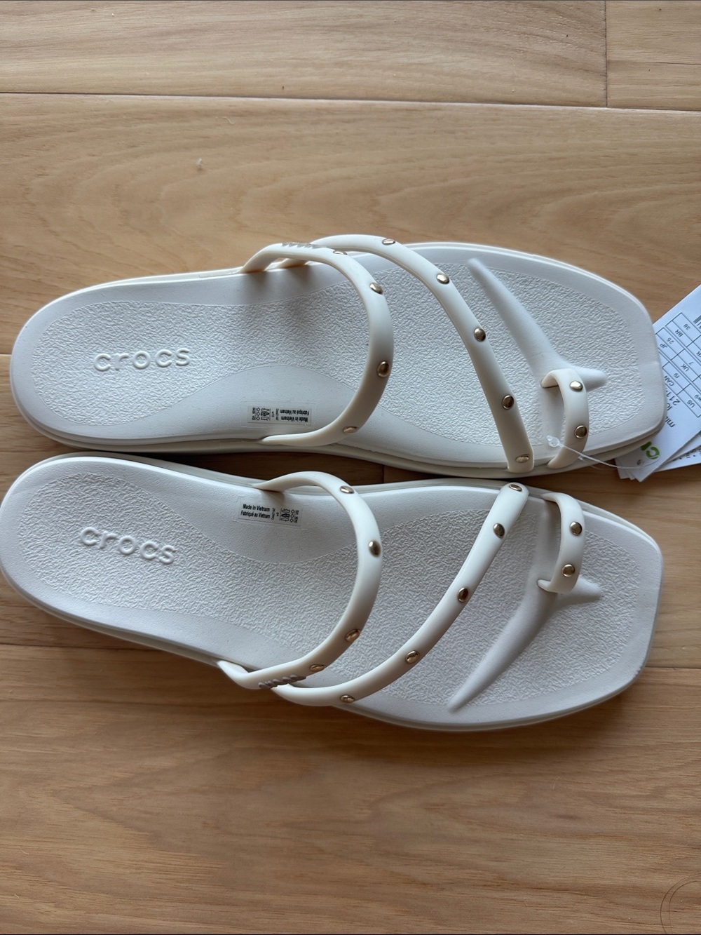 CROCS Miami studded toe loop sandal - Picture 2 of 5